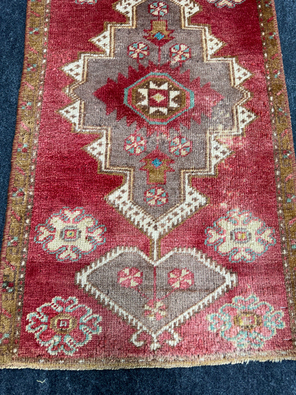 Turkish Yastik Rug  1'6" x  2'9" #23987
