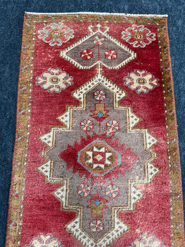 Turkish Yastik Rug  1'6" x  2'9" #23987