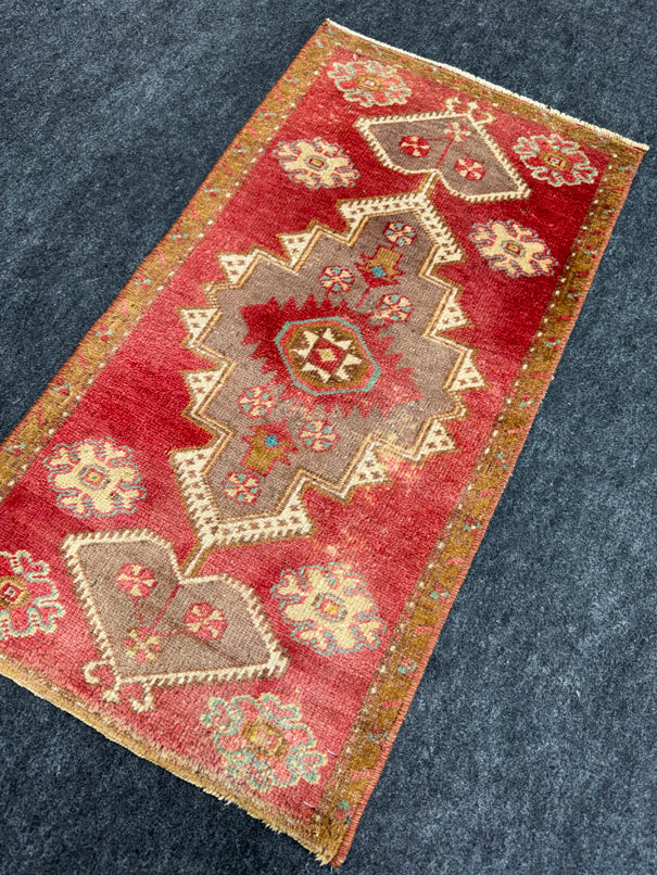 Turkish Yastik Rug  1'6" x  2'9" #23987