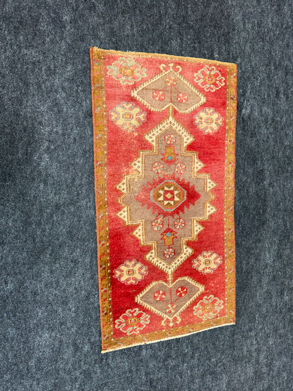 Turkish Yastik Rug  1'6" x  2'9" #23987