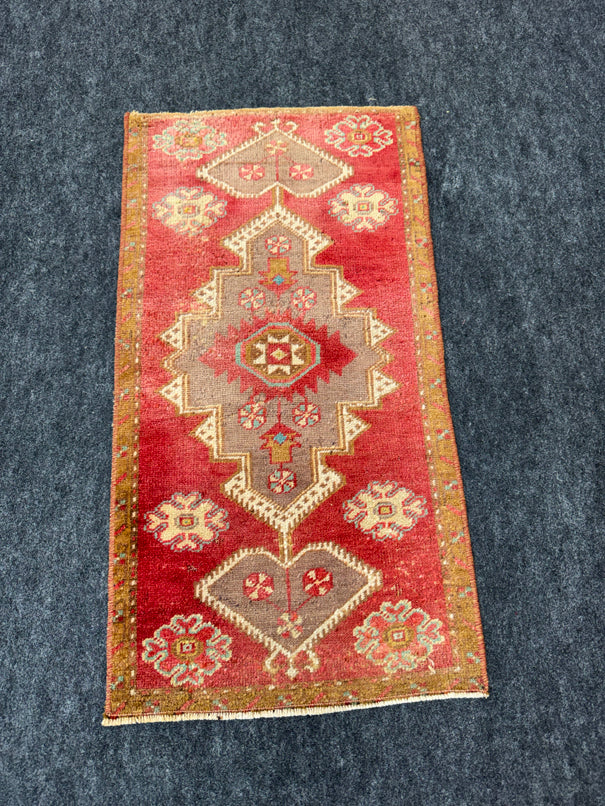 Turkish Yastik Rug  1'6" x  2'9" #23987