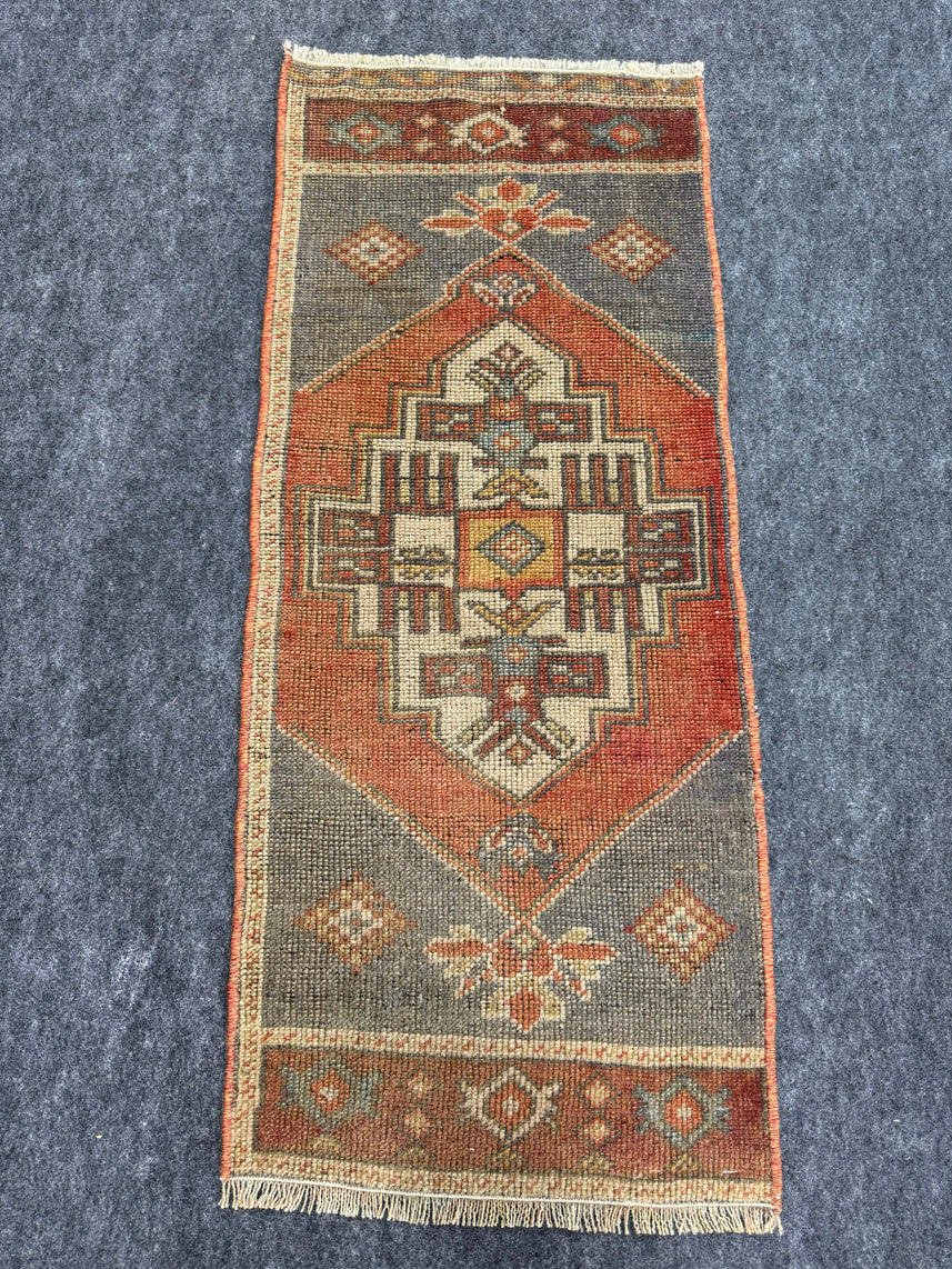 Turkish Yastik Rug  1'6" x  3'7" #23988