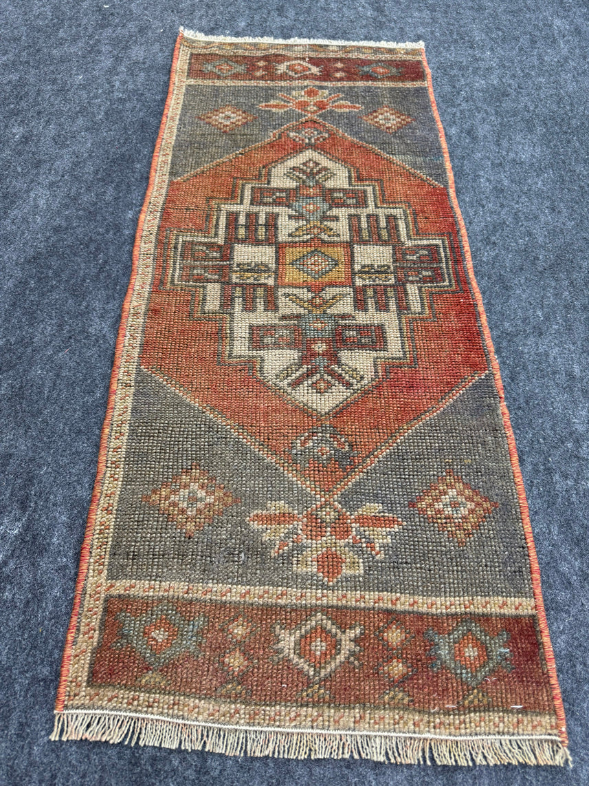 Turkish Yastik Rug  1'6" x  3'7" #23988