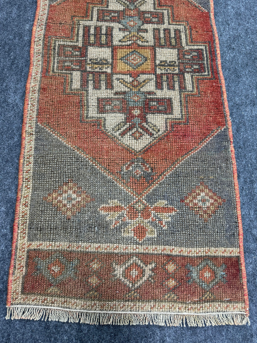 Turkish Yastik Rug  1'6" x  3'7" #23988
