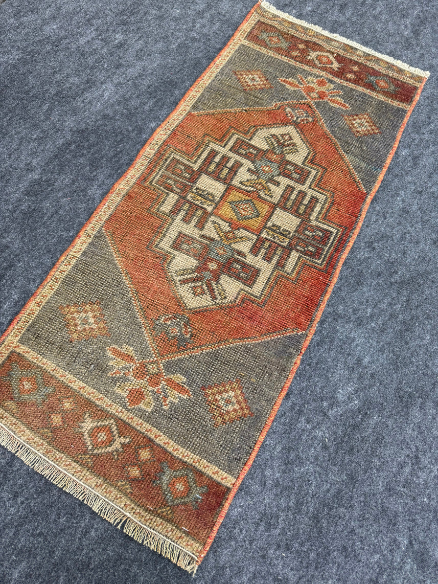 Turkish Yastik Rug  1'6" x  3'7" #23988