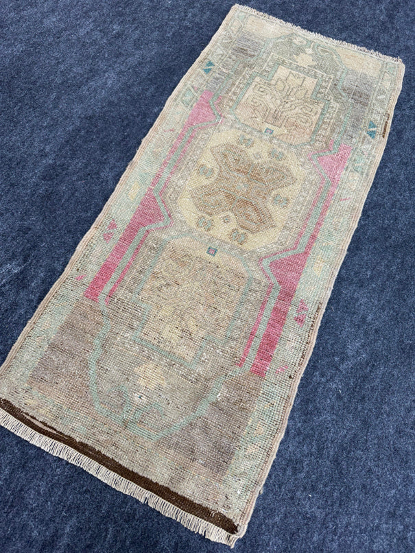 Turkish Yastik Rug  1'7" x  3'7" #23989