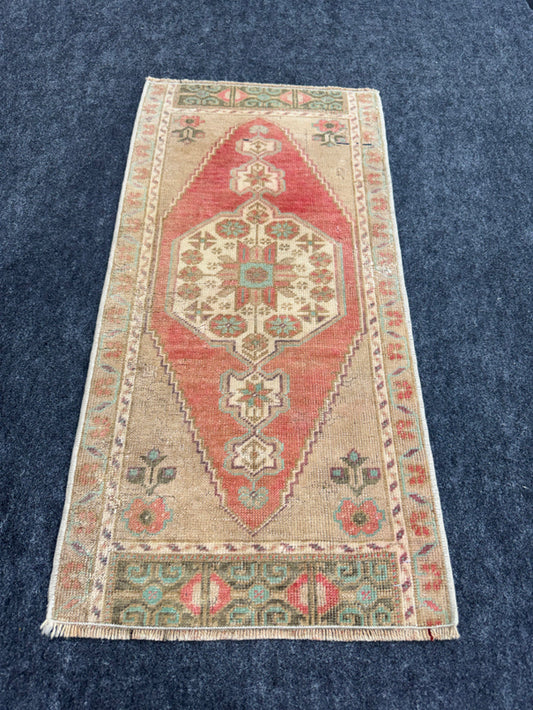 Turkish Yastik Rug  1'5" x  3' #23995