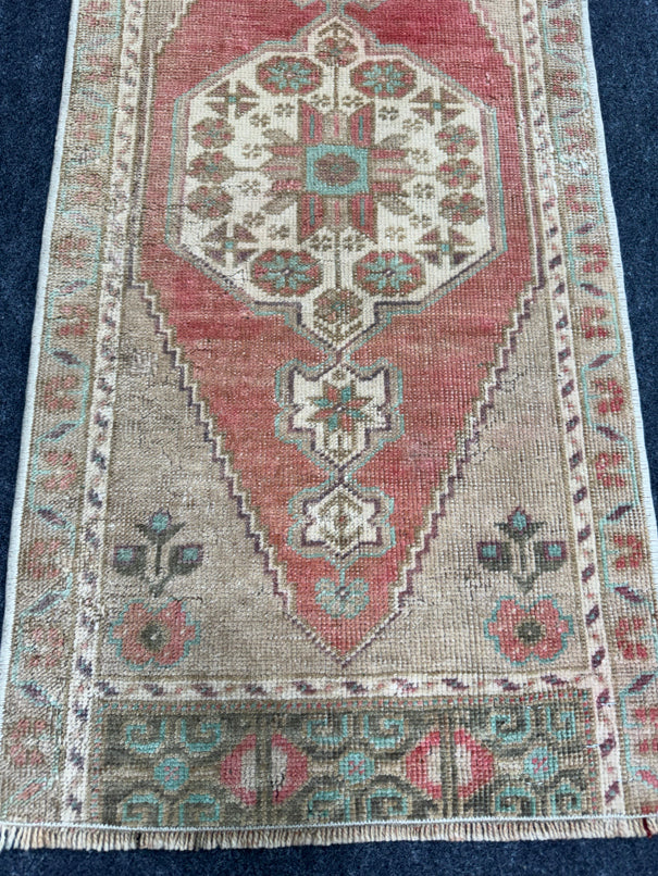 Turkish Yastik Rug  1'5" x  3' #23995