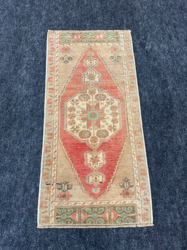 Turkish Yastik Rug  1'5" x  3' #23995