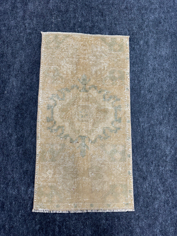 Turkish Yastik Rug  1'5" x  2'8" #23997