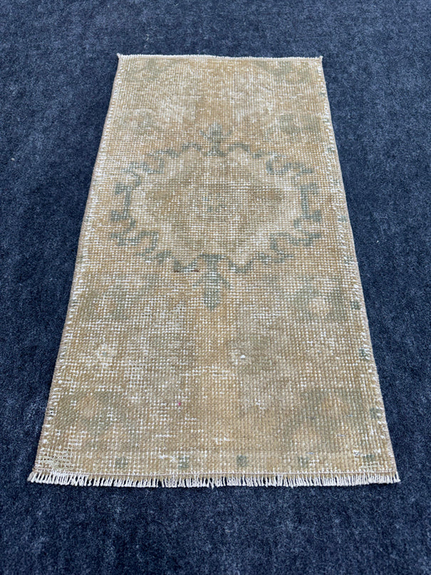 Turkish Yastik Rug  1'5" x  2'8" #23997