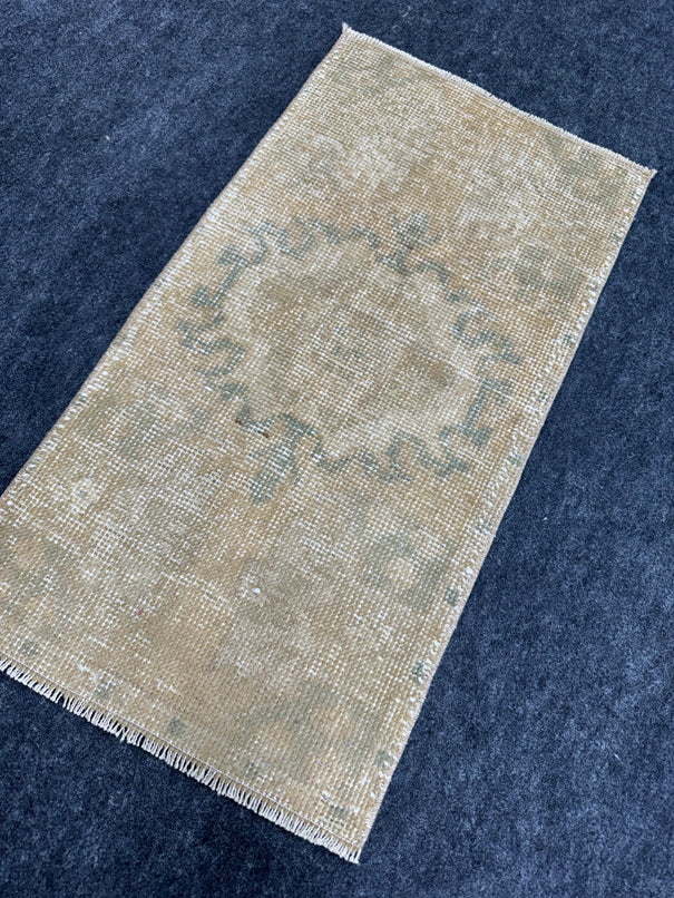 Turkish Yastik Rug  1'5" x  2'8" #23997