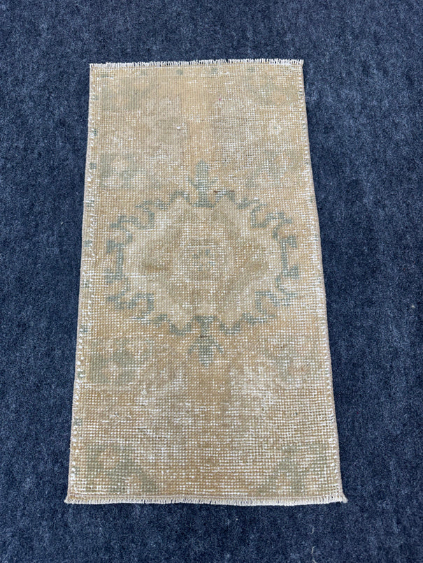 Turkish Yastik Rug  1'5" x  2'8" #23997