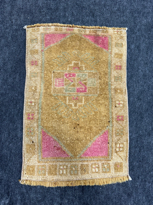 Turkish Yastik Rug  1'6" x  2'3" #24017