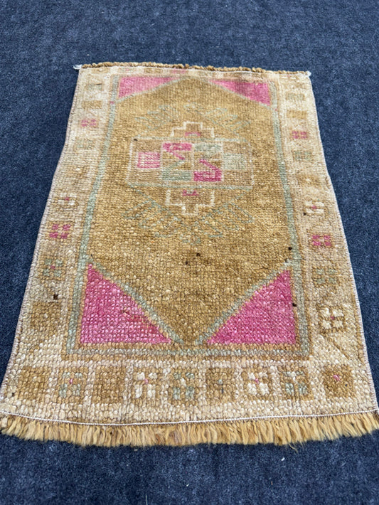 Turkish Yastik Rug  1'6" x  2'3" #24017