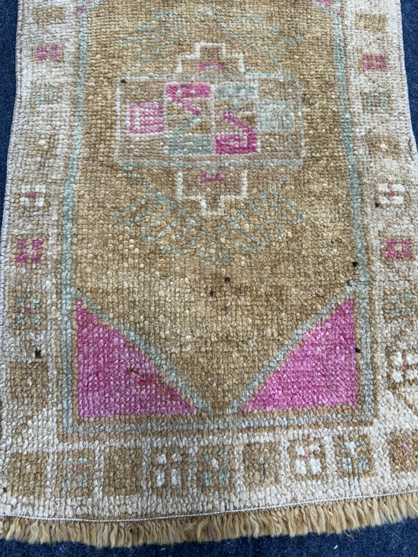 Turkish Yastik Rug  1'6" x  2'3" #24017