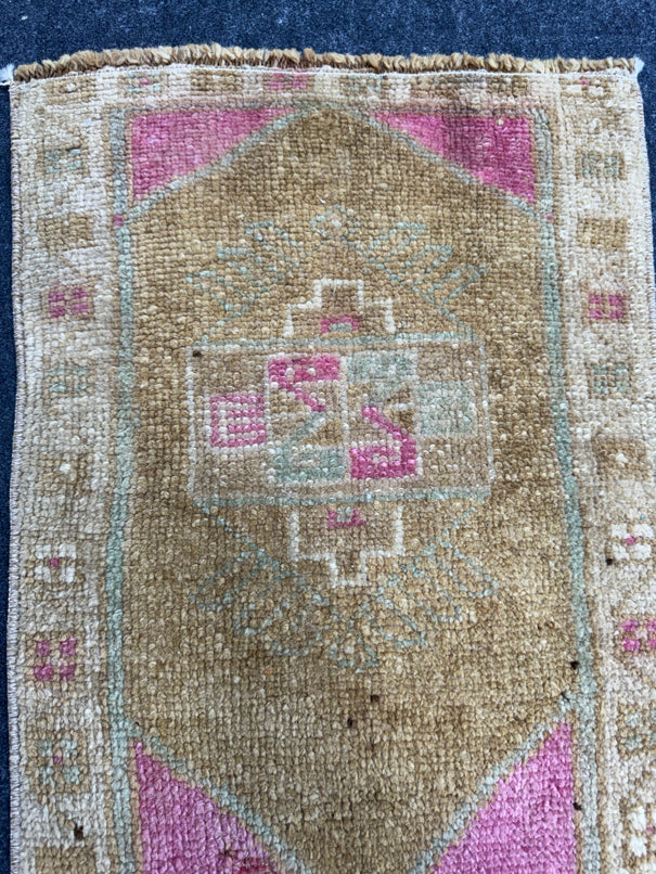 Turkish Yastik Rug  1'6" x  2'3" #24017