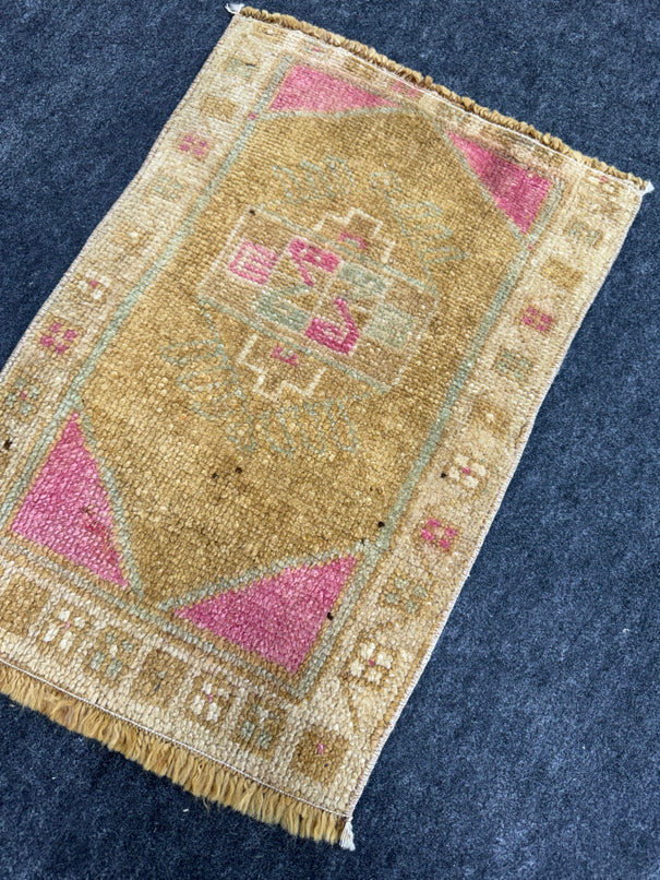 Turkish Yastik Rug  1'6" x  2'3" #24017