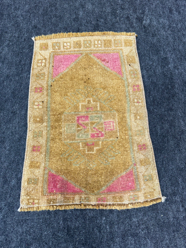 Turkish Yastik Rug  1'6" x  2'3" #24017