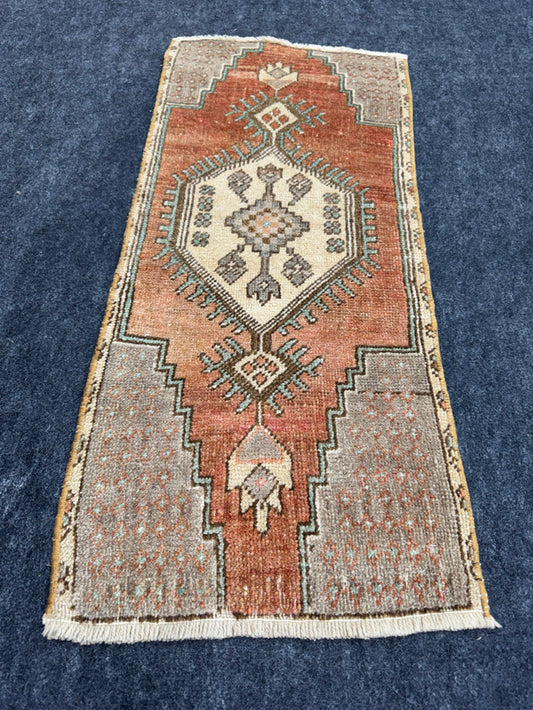 Turkish Yastik Rug  1'5" x  3'2" #23994