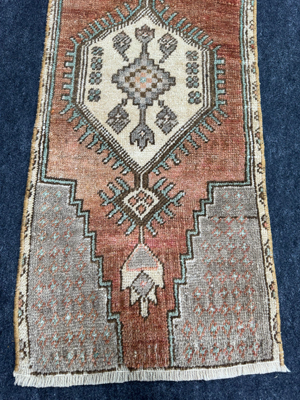 Turkish Yastik Rug  1'5" x  3'2" #23994