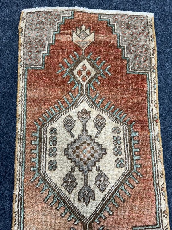 Turkish Yastik Rug  1'5" x  3'2" #23994
