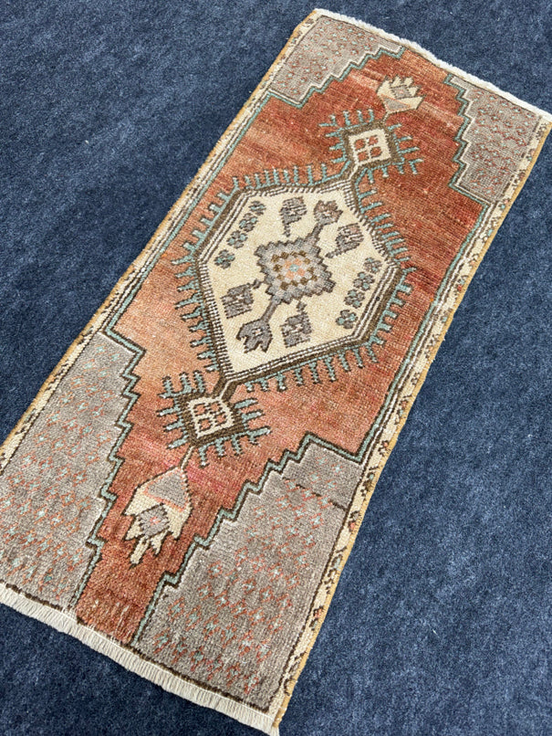 Turkish Yastik Rug  1'5" x  3'2" #23994