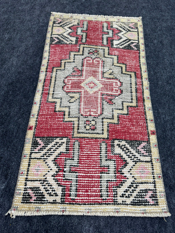 Turkish Yastik Rug  1'6" x  2'11" #23982