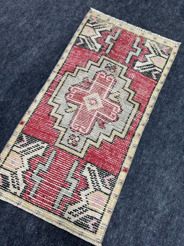 Turkish Yastik Rug  1'6" x  2'11" #23982