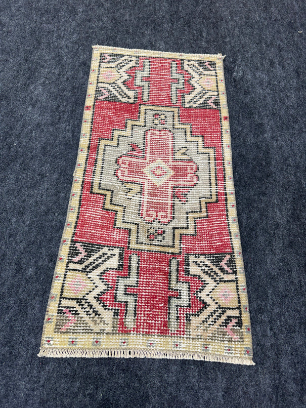 Turkish Yastik Rug  1'6" x  2'11" #23982