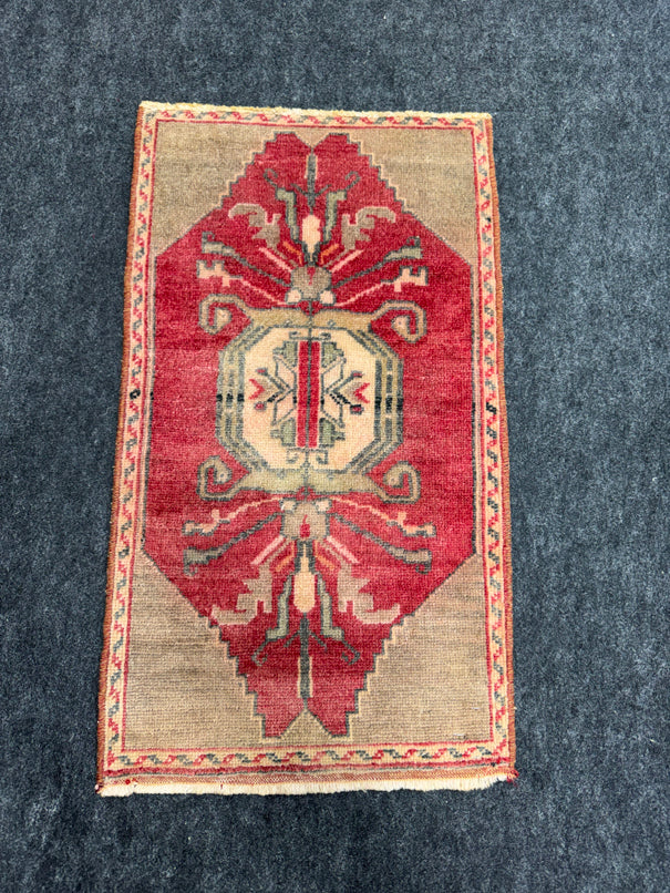 Turkish Yastik Rug  1'5" x  2'6" #23980