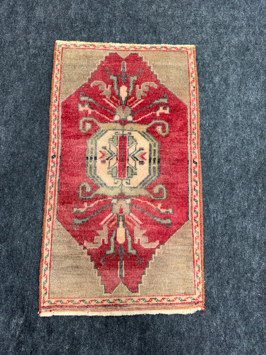 Turkish Yastik Rug  1'5" x  2'6" #23980