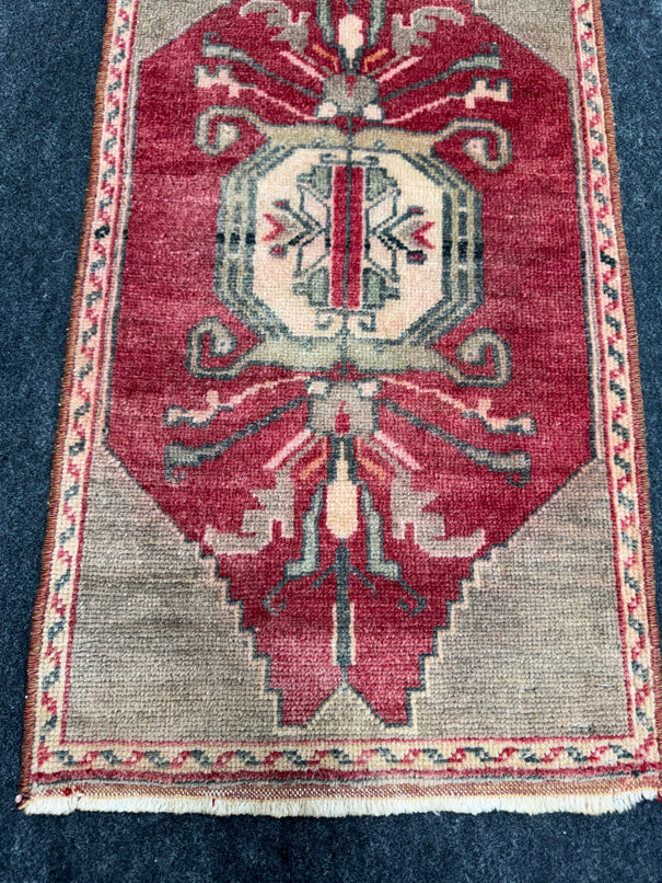 Turkish Yastik Rug  1'5" x  2'6" #23980