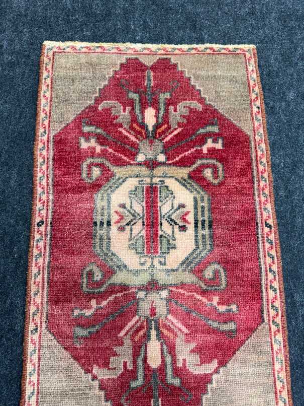 Turkish Yastik Rug  1'5" x  2'6" #23980