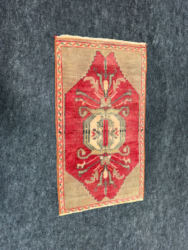 Turkish Yastik Rug  1'5" x  2'6" #23980
