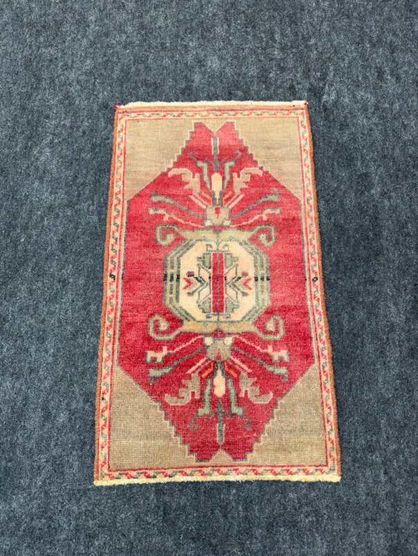 Turkish Yastik Rug  1'5" x  2'6" #23980