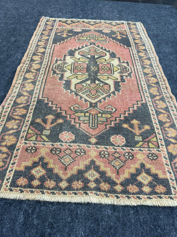 Turkish Yastik Rug  2'1" x  3'5" #23971