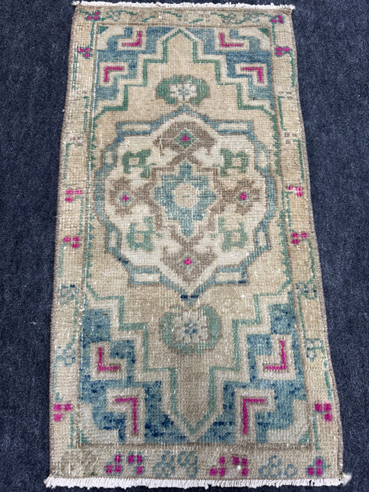 Turkish Yastik Rug  1'4" x  2'7" #24399