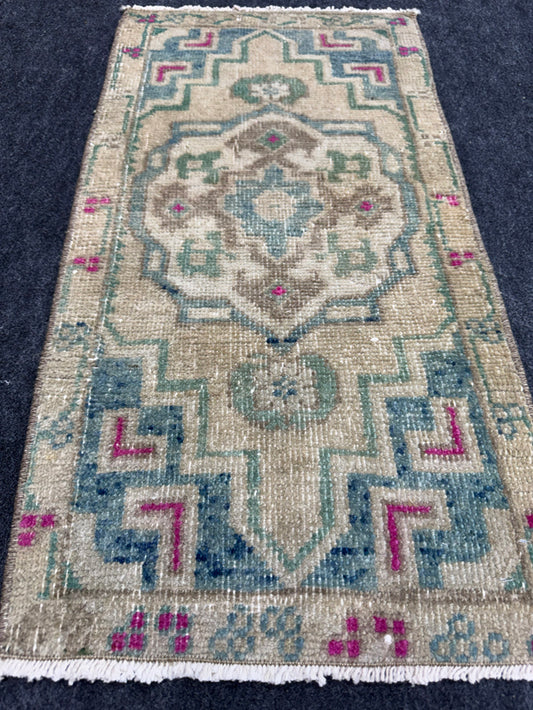 Turkish Yastik Rug  1'4" x  2'7" #24399