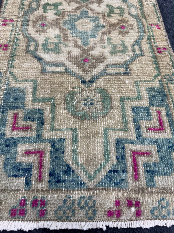 Turkish Yastik Rug  1'4" x  2'7" #24399
