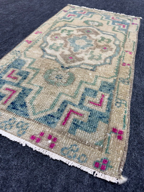 Turkish Yastik Rug  1'4" x  2'7" #24399