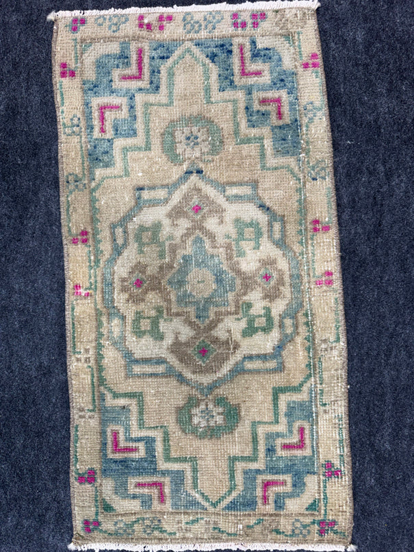 Turkish Yastik Rug  1'4" x  2'7" #24399