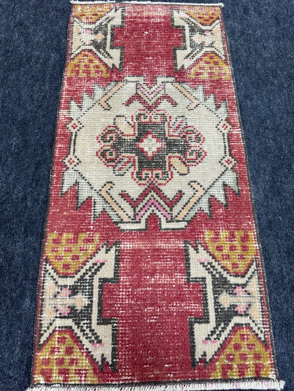 Turkish Yastik Rug  1'5" x  3' #24396