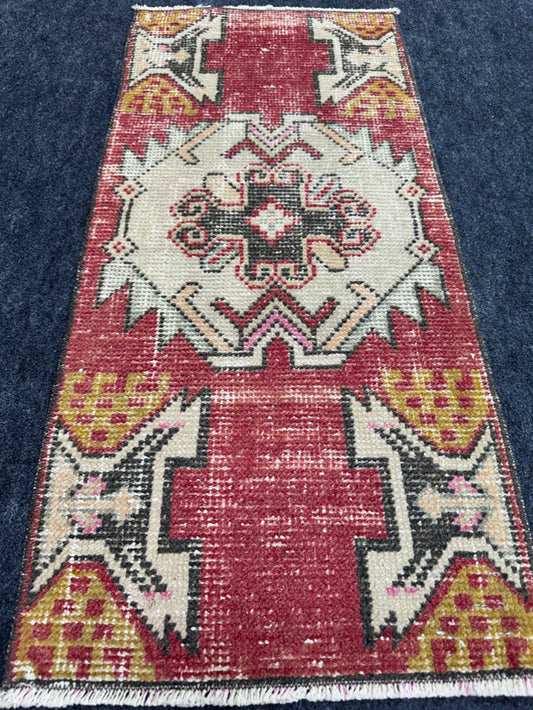 Turkish Yastik Rug  1'5" x  3' #24396