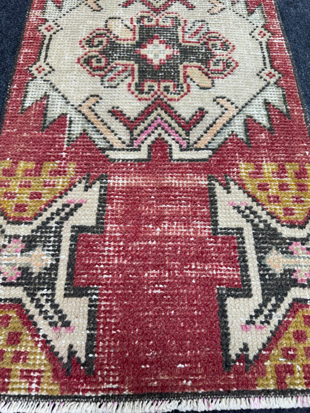 Turkish Yastik Rug  1'5" x  3' #24396