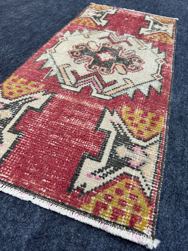 Turkish Yastik Rug  1'5" x  3' #24396