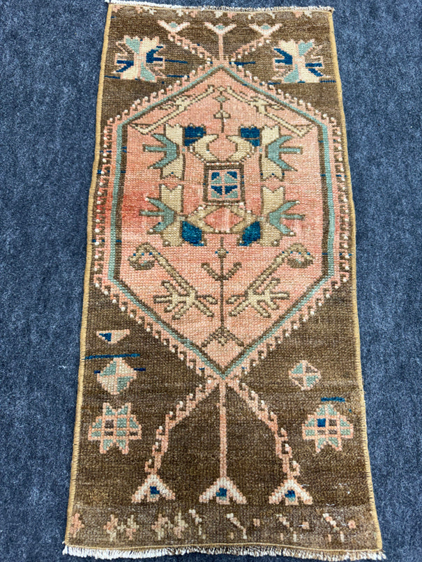 Turkish Yastik Rug  1'3" x  2'9" #24392