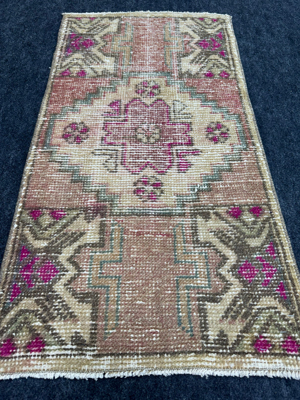 Turkish Yastik Rug  1'8" x  2'11" #24390