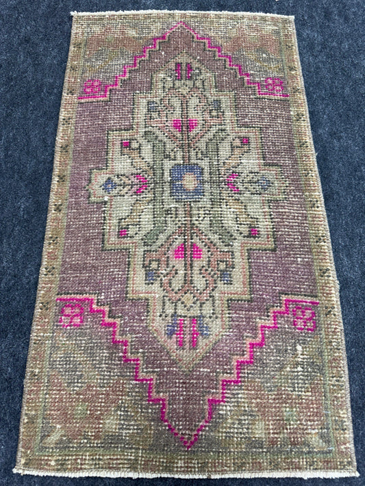 Turkish Yastik Rug  1'7" x  2'9" #24389