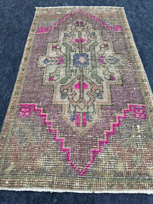 Turkish Yastik Rug  1'7" x  2'9" #24389